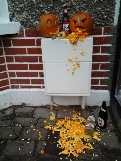 so my mam made me decorate for halloween
