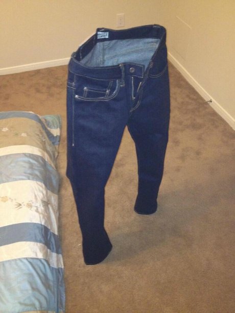 I think jimmy neutrons evil pants are back...